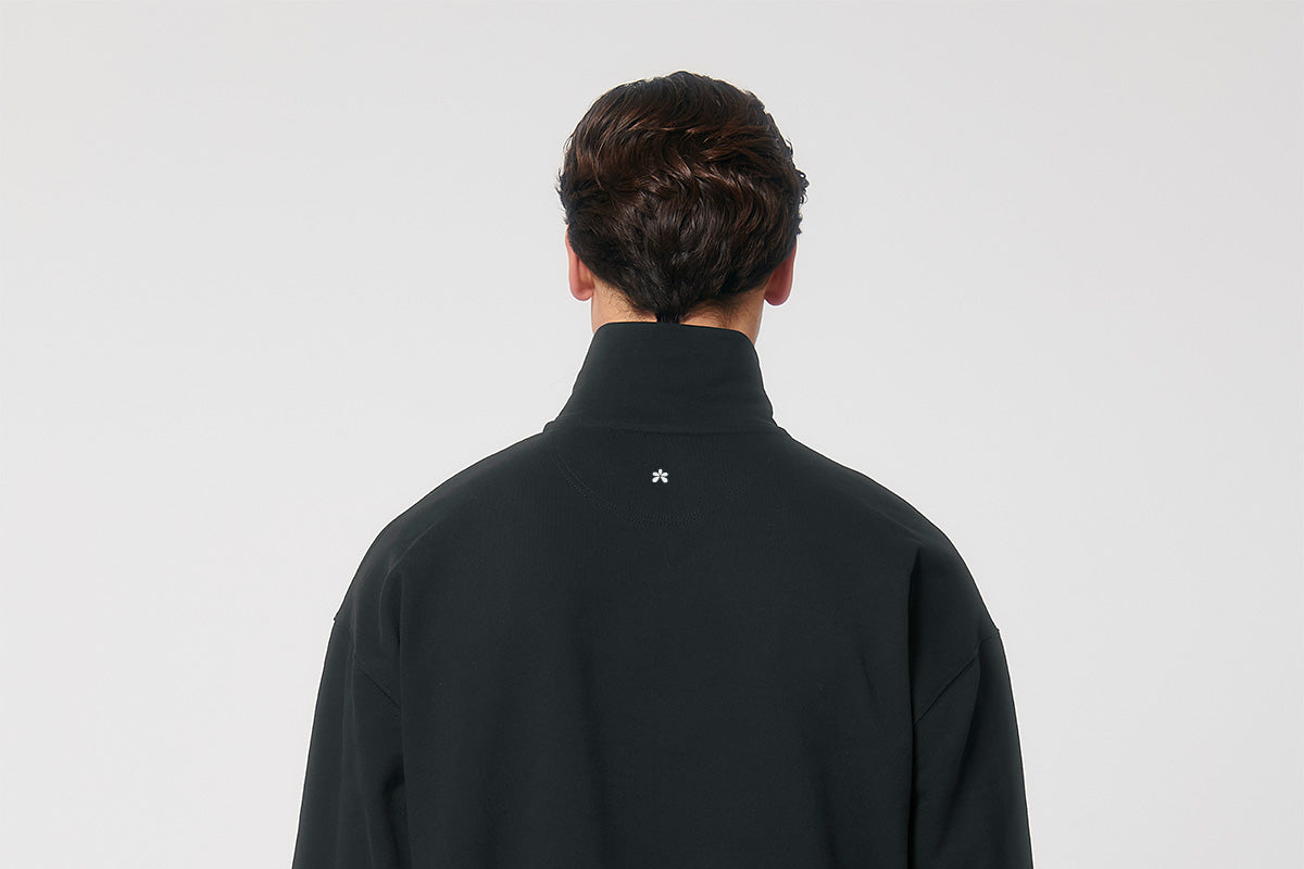 QUARTER ZIP