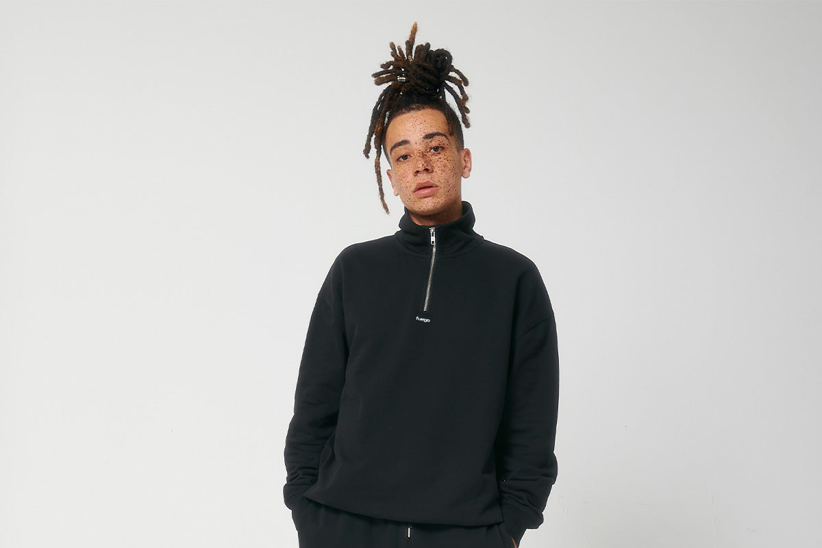 QUARTER ZIP