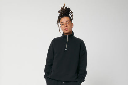 QUARTER ZIP